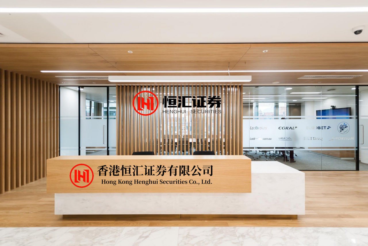 简配资 沈阳 2026 年春节冰雪主题乐园有哪些？2026年春节（丙午马年）期间，沈阳依托得天独厚的冰雪资源，打造了多个特色鲜明、业态丰富的冰雪主题乐园，涵盖大型综合嘉年华、区域特色欢乐谷、亲子专属体验地等多元类型，既保留东北冰雪嬉闹的传统内核，又融入马年民俗、非遗文化等元素，为市民及游客提供...